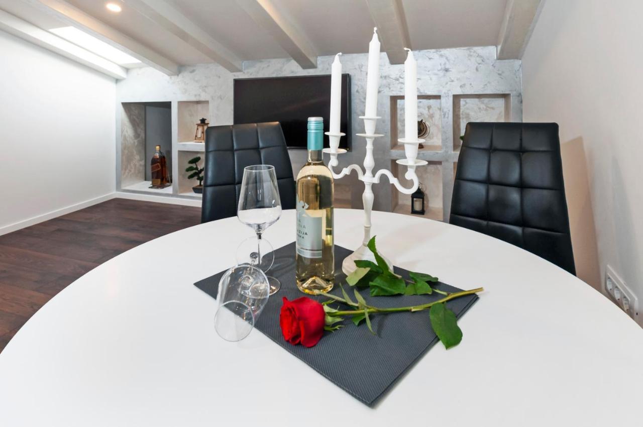 Deluxe Apartments A&A - 2 روفينج المظهر الخارجي الصورة