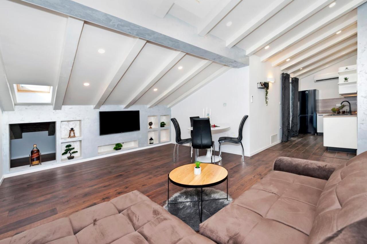 Deluxe Apartments A&A - 2 روفينج المظهر الخارجي الصورة