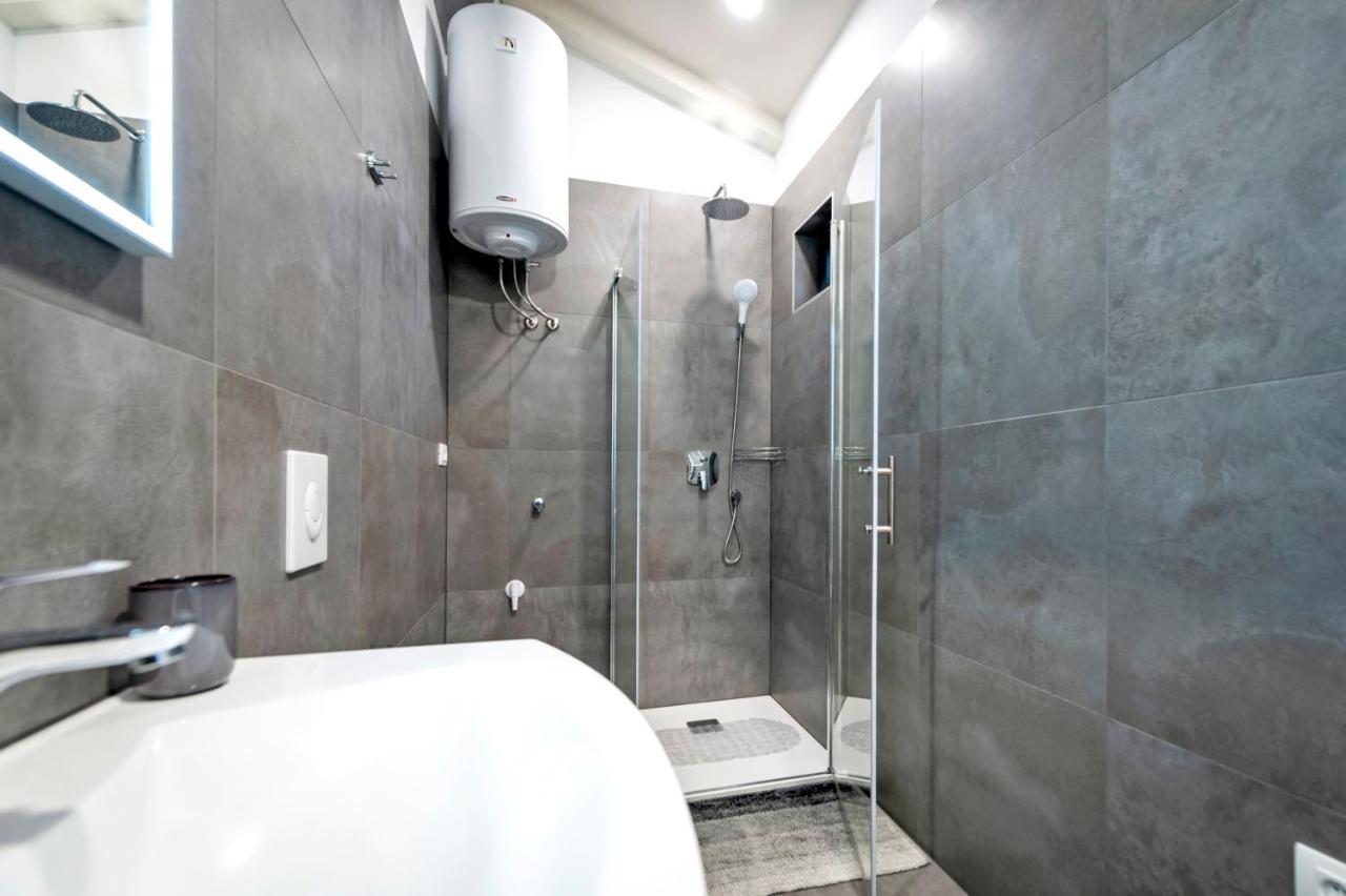 Deluxe Apartments A&A - 2 روفينج المظهر الخارجي الصورة