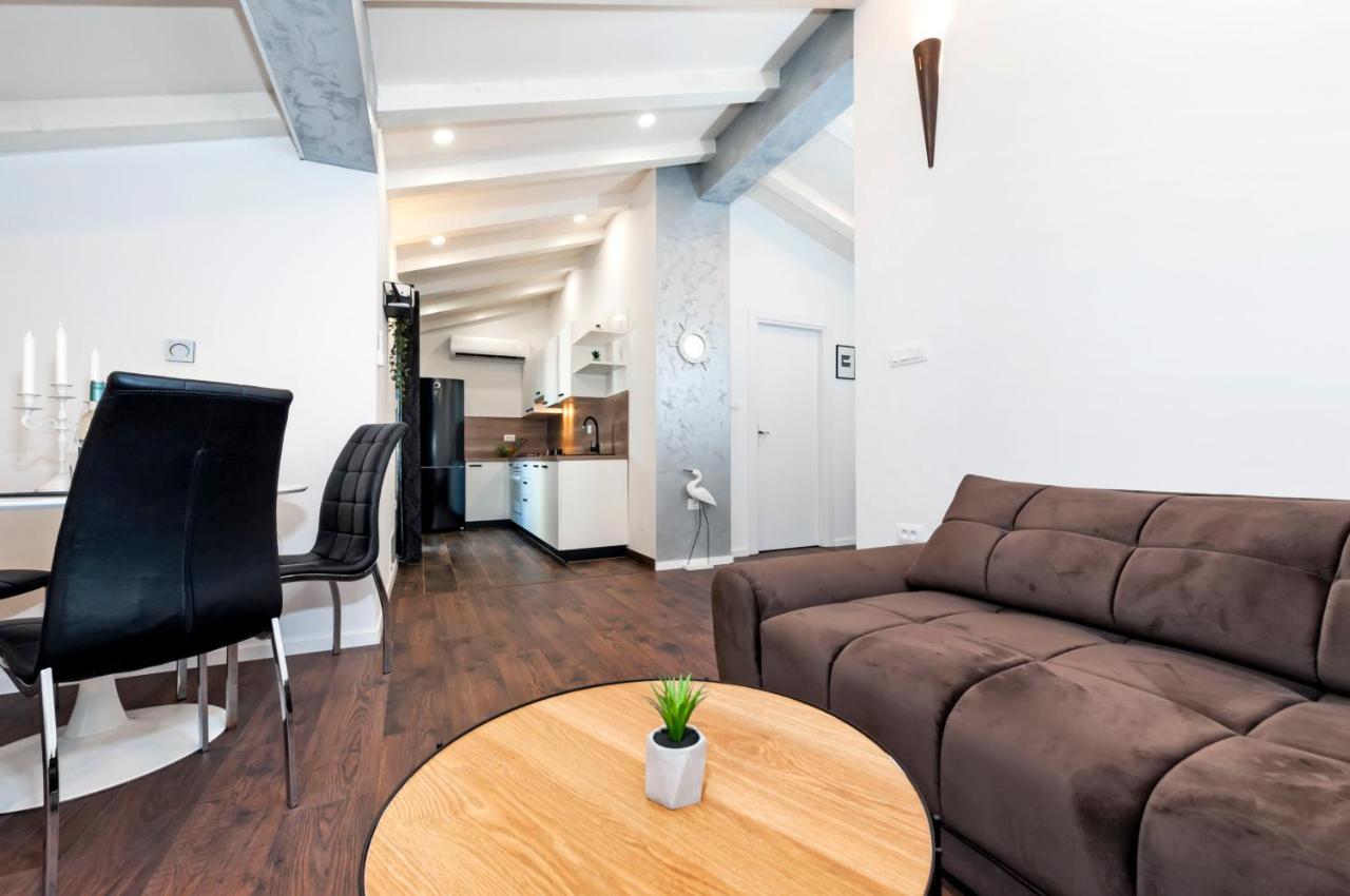 Deluxe Apartments A&A - 2 روفينج المظهر الخارجي الصورة