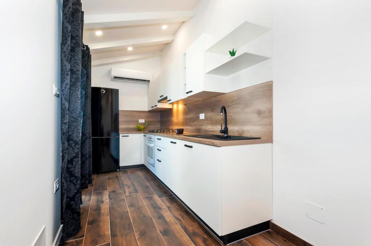 Deluxe Apartments A&A - 2 روفينج المظهر الخارجي الصورة