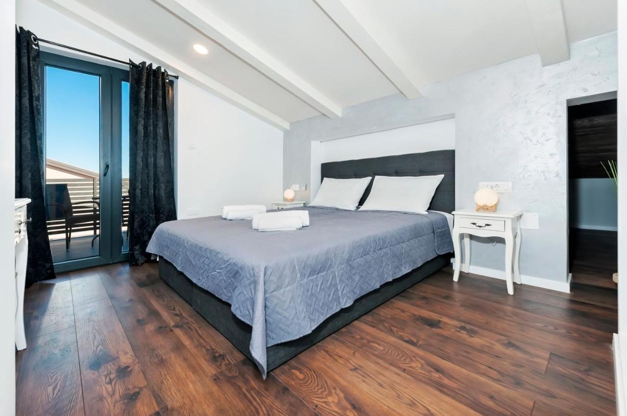 Deluxe Apartments A&A - 2 روفينج المظهر الخارجي الصورة