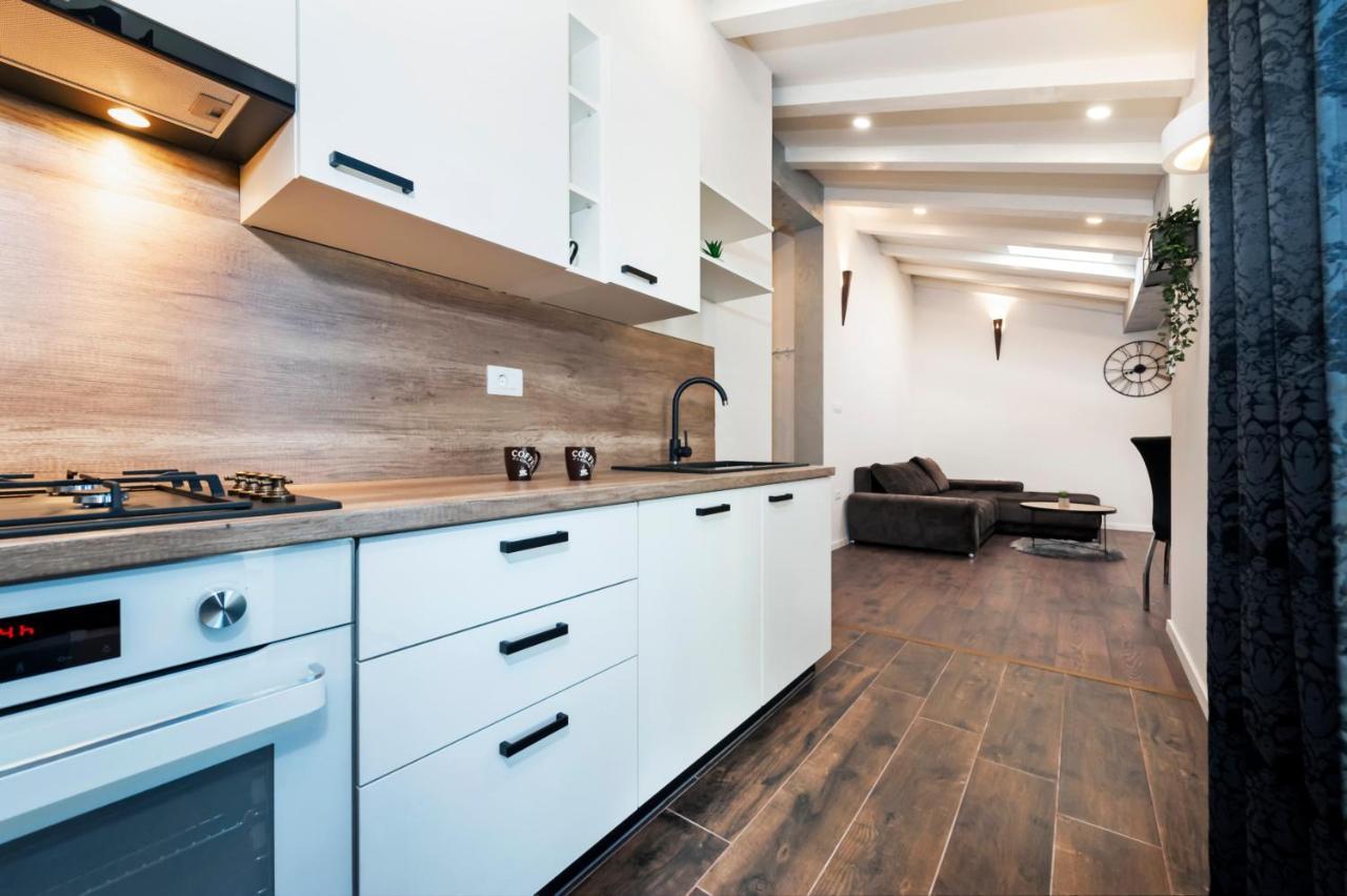 Deluxe Apartments A&A - 2 روفينج المظهر الخارجي الصورة