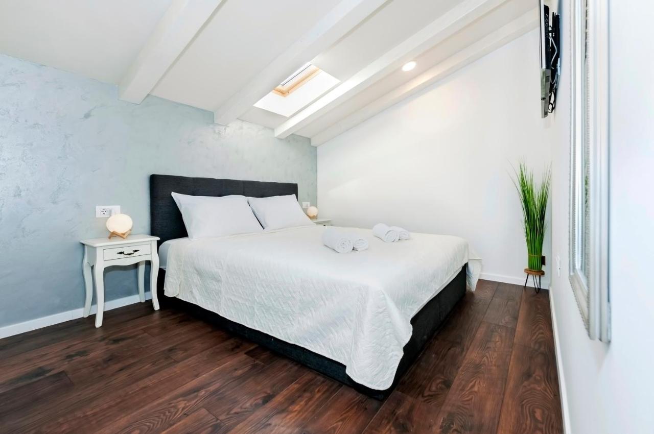 Deluxe Apartments A&A - 2 روفينج المظهر الخارجي الصورة
