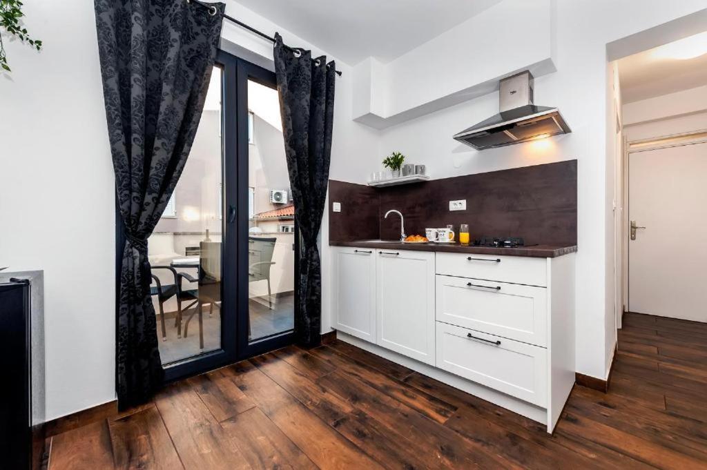 Deluxe Apartments A&A - 2 روفينج المظهر الخارجي الصورة