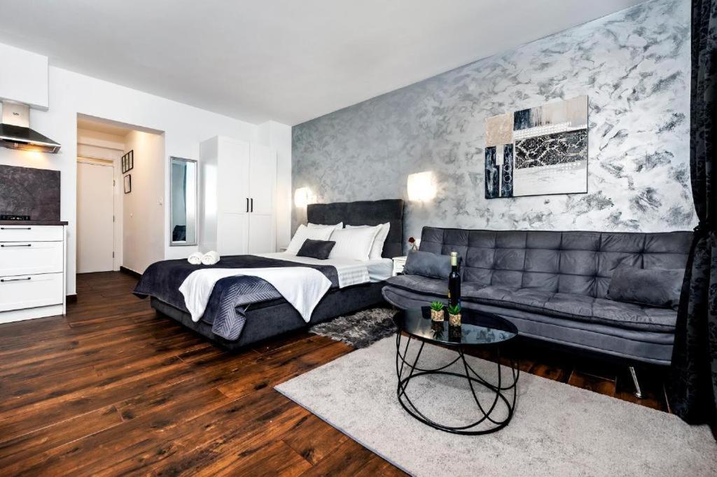 Deluxe Apartments A&A - 2 روفينج المظهر الخارجي الصورة