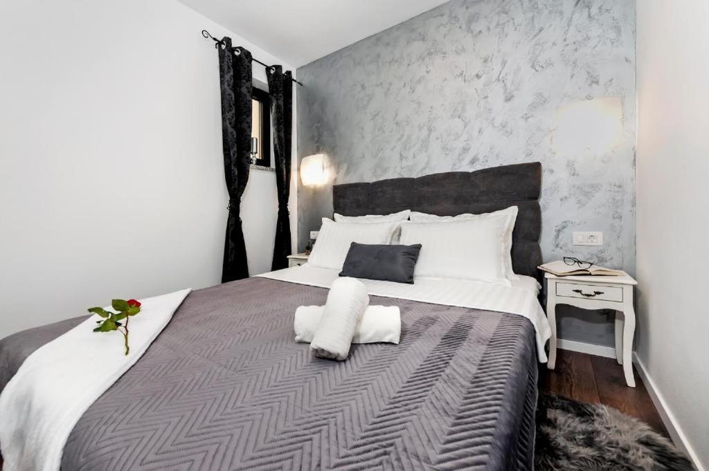 Deluxe Apartments A&A - 2 روفينج المظهر الخارجي الصورة