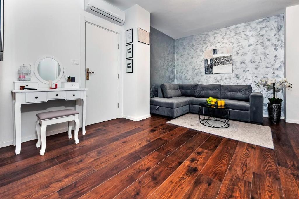 Deluxe Apartments A&A - 2 روفينج المظهر الخارجي الصورة