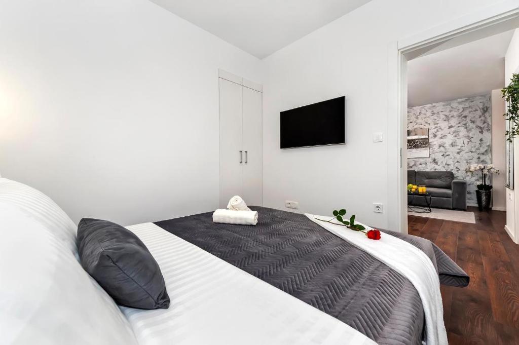 Deluxe Apartments A&A - 2 روفينج المظهر الخارجي الصورة