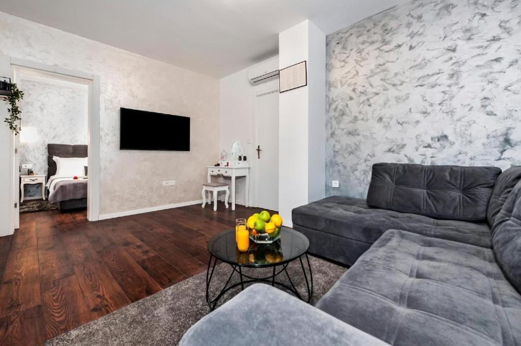 Deluxe Apartments A&A - 2 روفينج المظهر الخارجي الصورة