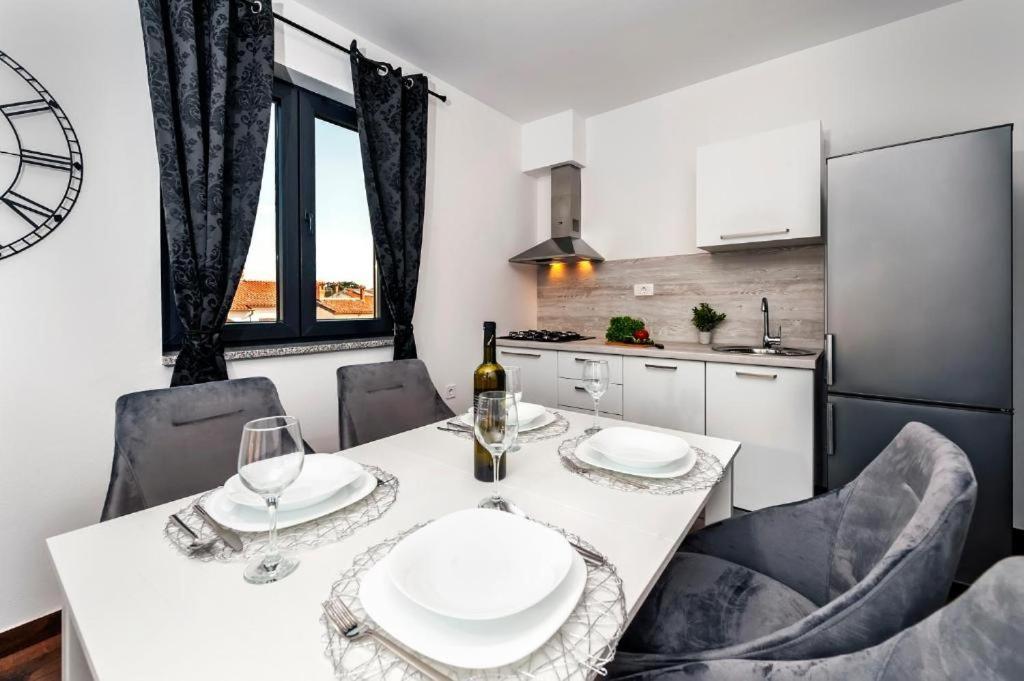 Deluxe Apartments A&A - 2 روفينج المظهر الخارجي الصورة